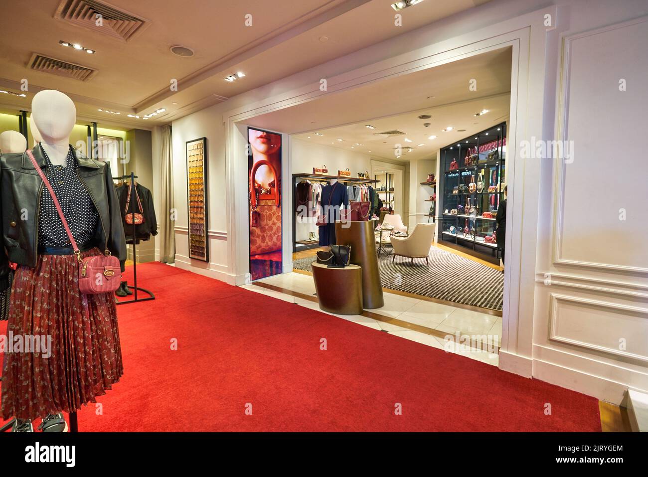 Louis Vuitton Sunglasses in Suria KLCC, Kuala Lumpur Editorial Stock Photo  - Image of indoors, journey: 76426888