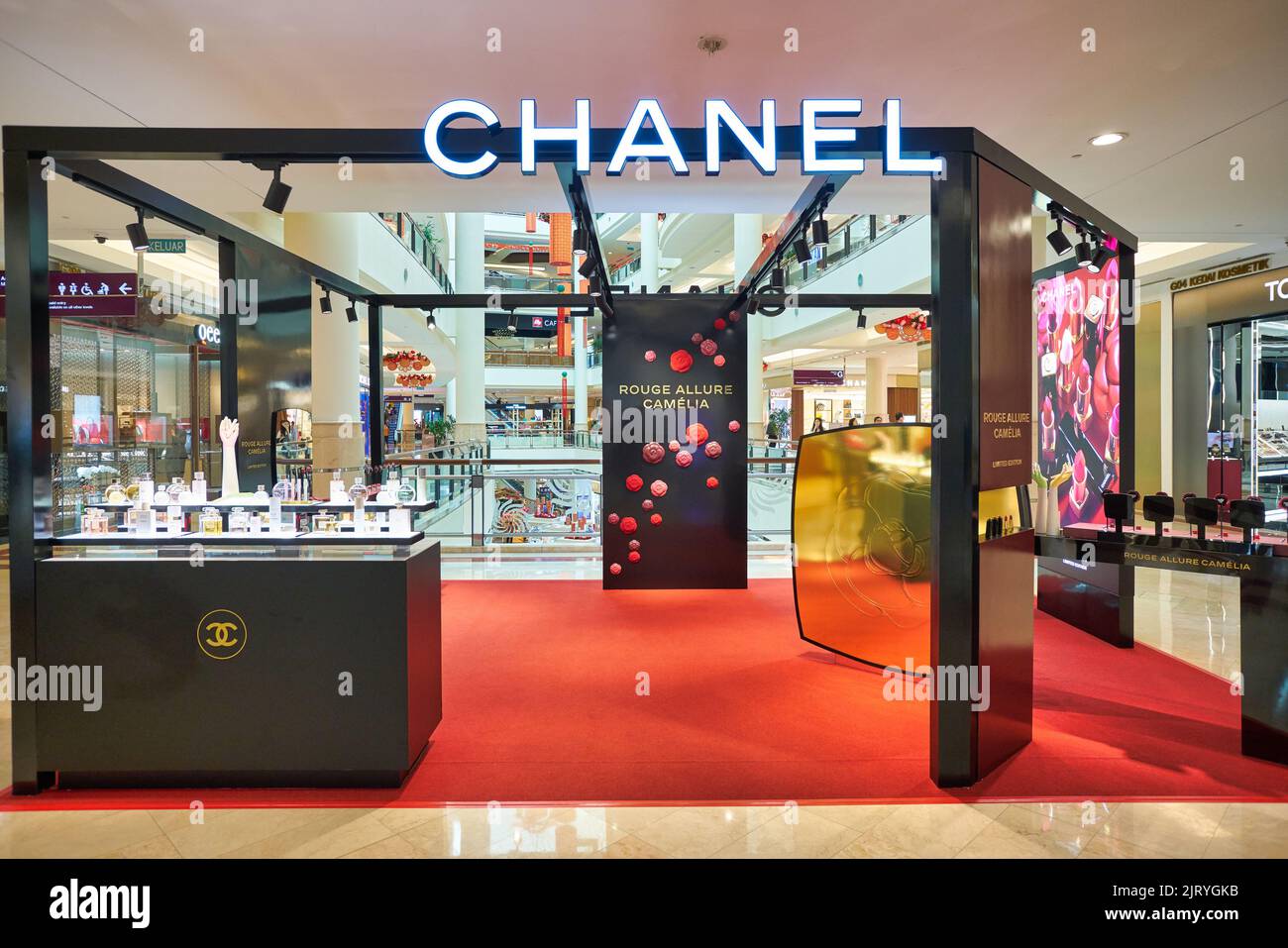Chanel perfume counter hi-res stock photography and images - Alamy