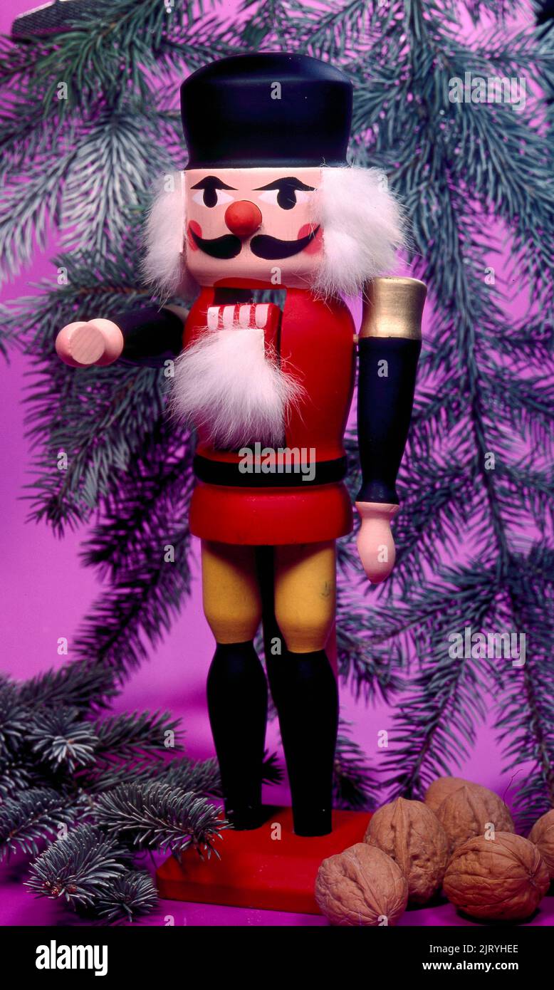 Nutcrackers with green forks and nuts, yule tide, Advent, Nutcrackers