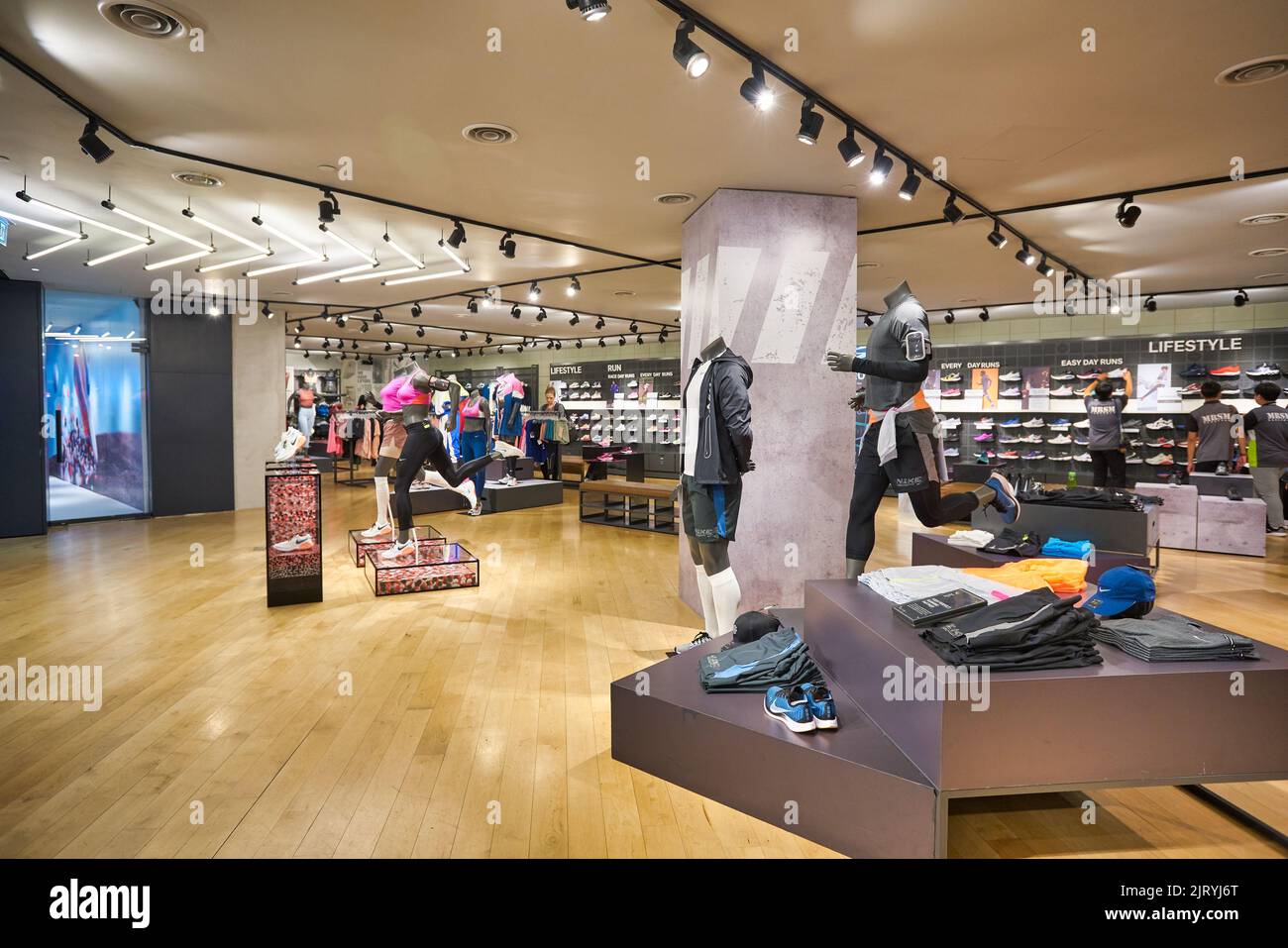 Nike store 2020 hi-res stock photography and images - Page 2 - Alamy