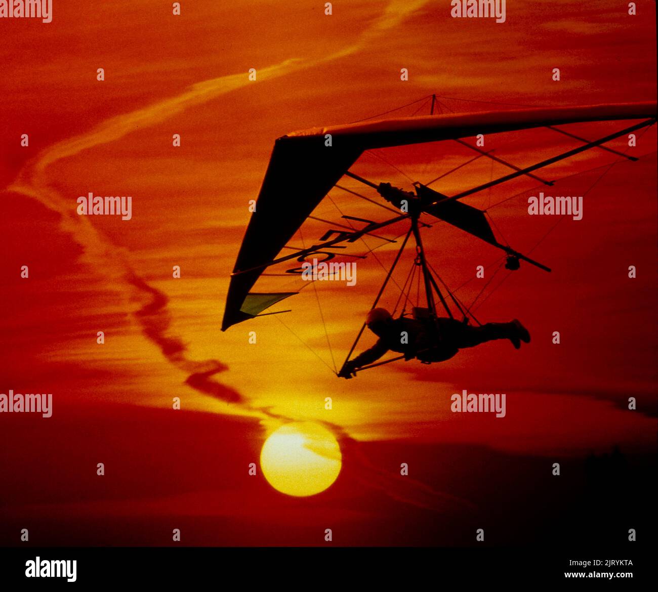 Hang glider sunset silhouette hi res stock photography and images Alamy Hang glider sunset silhouette hi res stock photography and images Alamy