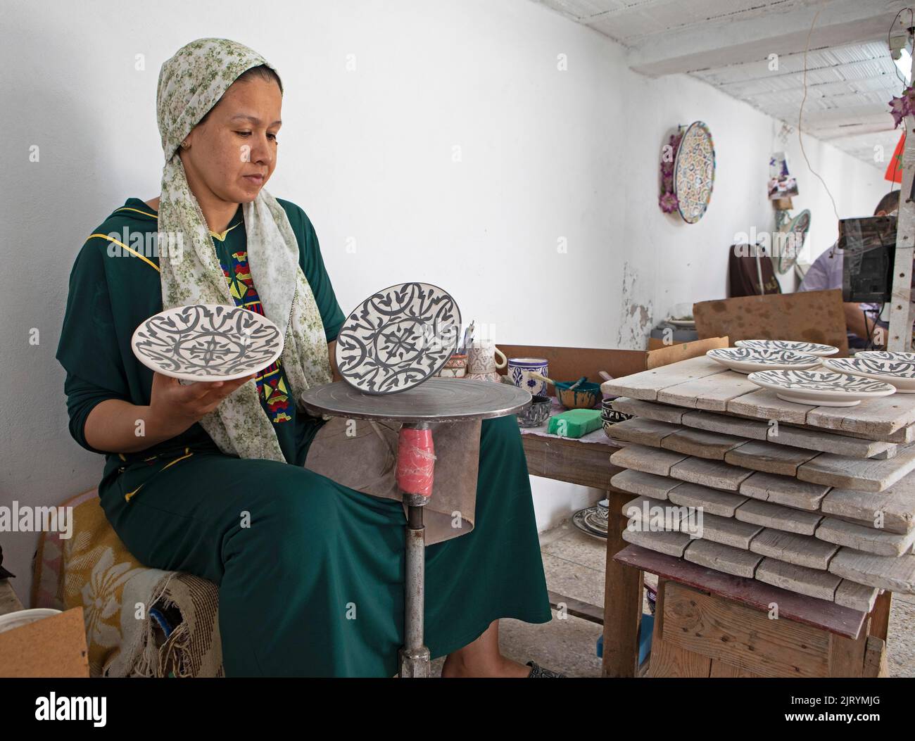 Moroccan woman painting plates in the workshop, handicraft from Fes, Art Naji, Fes, Morocco Stock Photo