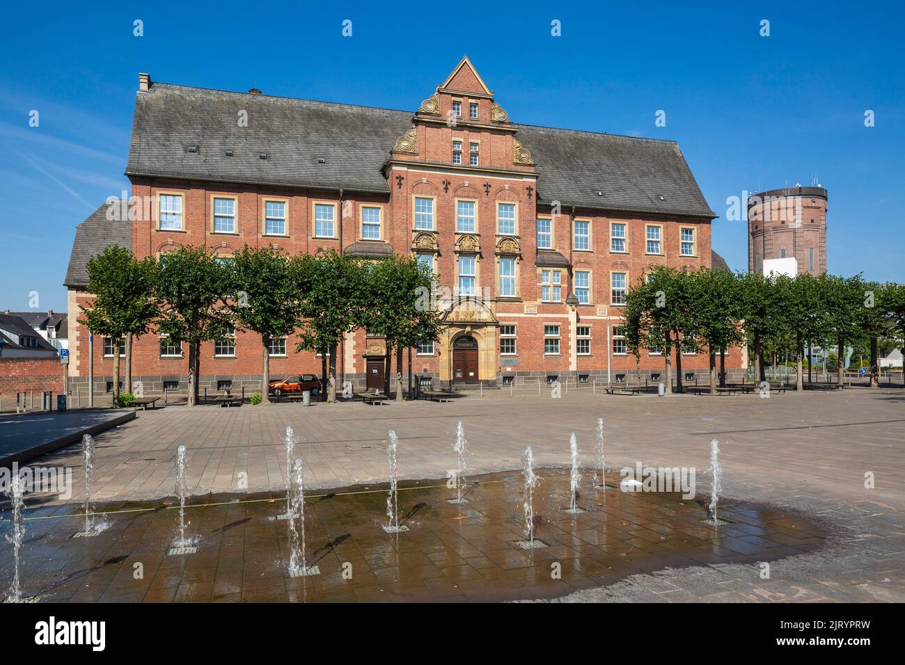 Germany, Bocholt, Lower Rhine, Westmuensterland, Muensterland, Westphalia, North Rhine-Westphalia, NRW, District Court Building Bocholt at the Benoelkenplatz, responsible for Bocholt and Rhede and Isselburg, brick building, spring, trick fountains, behind the water tower, Intze tower Stock Photo