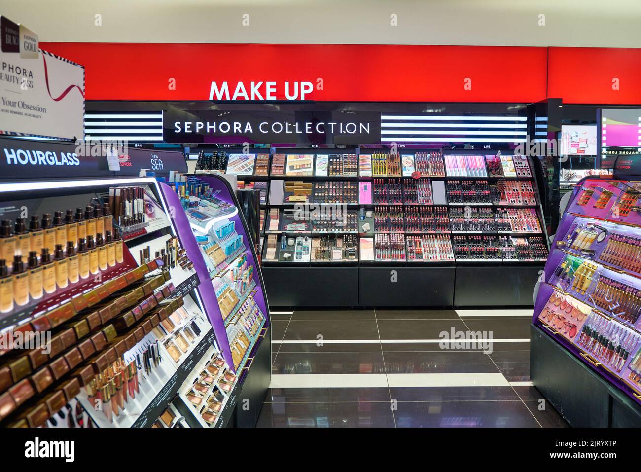 Sephora makeup shop hi res stock photography and images Page 4