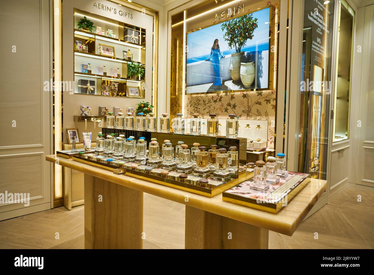 Aerin Lauder, (centre, black) Senior Vice President, Creative Director, &  grand-daughter of Estee Lauder, launches her new fragrance 'Aerin', at  Harrods in Knightsbridge, west London Stock Photo - Alamy