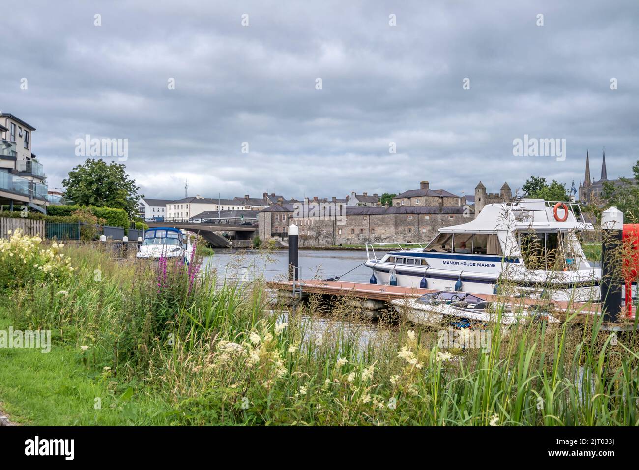 ENNISKILLEN, NORTHERN IRELAND - JULY 20 2022 : The Erne System at Henry Street is busy during the summer. Stock Photo