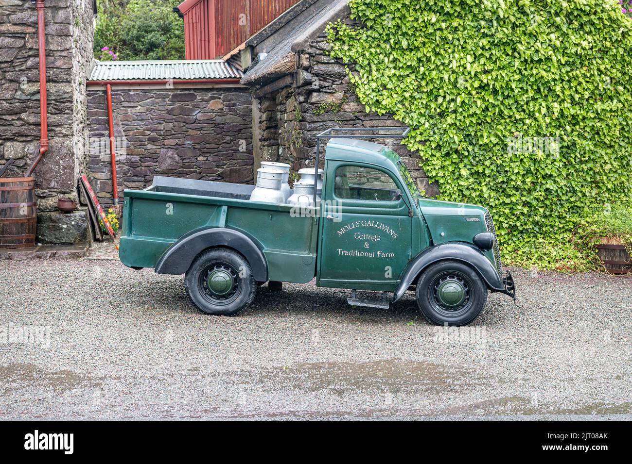 Historic Delivery Van at Molly Gallivan’s, County Kerry, Ireland Stock Photo