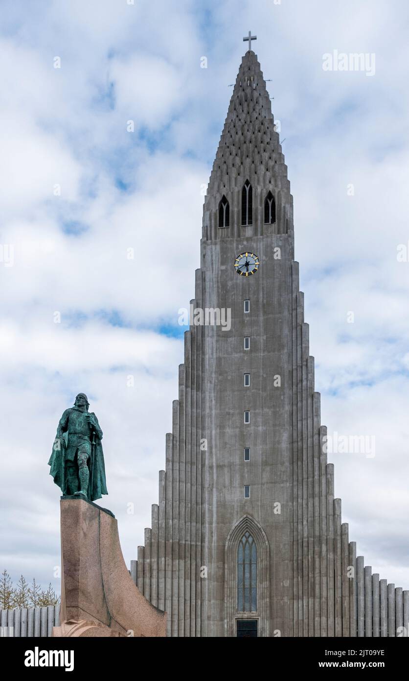 Statue of Leif Eiriksson in the square in front of Hallgrimskirkja Cathedral, Reykjavik, Iceland. Stock Photo