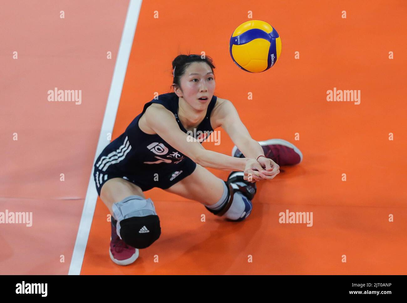 Pasig City, Philippines. 27th Aug, 2022. Wu Mengjie of China digs ...