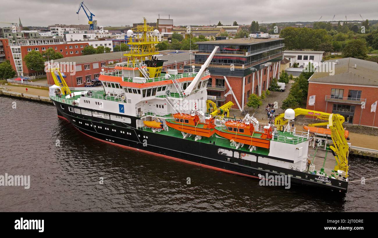 Wreck search and research vessel hi-res stock photography and images ...