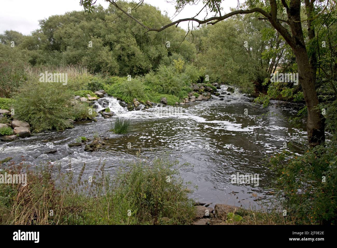 Luddington Weir on River Avon near Stratford during drought 2022 Stock Photo