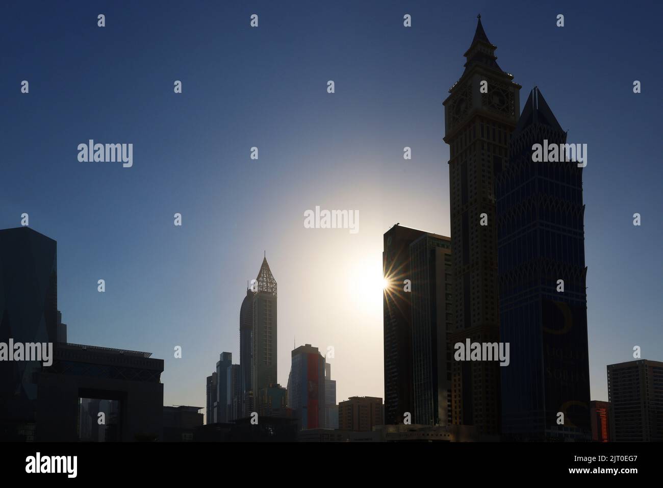 Panorama, Dubai, Wolkenkratzer, , moderne Architektur,  Atemberaubende Aussicht auf die Skyline mit Hochhäuser, Skyscraper, Hotels im Finanzzentrum Stock Photo