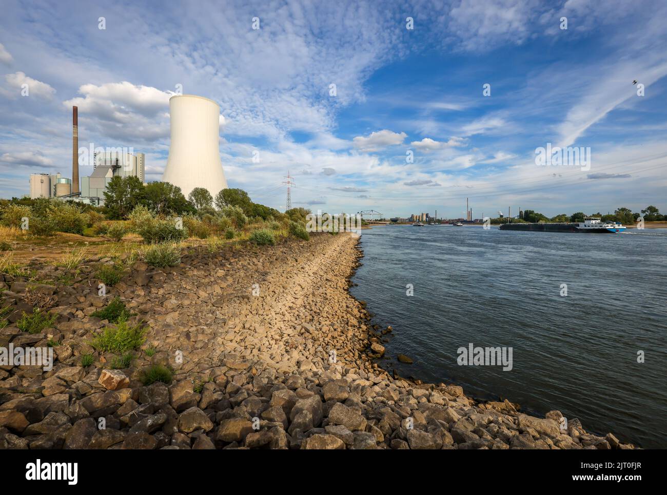 Duisburg, North Rhine-Westphalia, Germany - Dry riverbed in the Rhine with STEAG coal-fired power plant Walsum at the ferry pier Walsum, Rhine ferry W Stock Photo