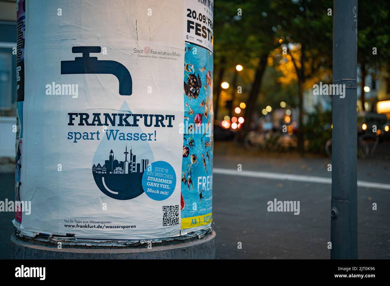 26 August 2022, Hessen, Frankfurt/Main: With the slogan 'Frankfurt saves water', the city of Frannkfurt am Main advertises on posters for saving water. Photo: Frank Rumpenhorst/dpa Stock Photo