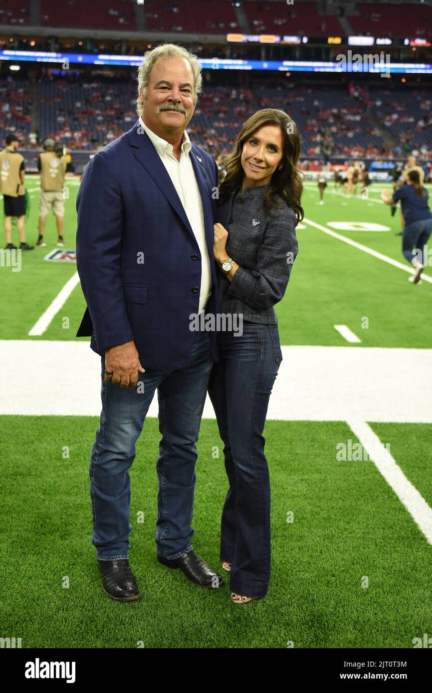 Houston Texans Owner Cal McNair With His Wife Hannah During The NFL   Houston Texans Owner Cal Mcnair With His Wife Hannah During The Nfl Game Between The San Francisco 49ers And The Houston Texans On August 25 2022 At Nrg Stadium In Houston Texas The Texans Defeated The 49ers 17 0 Photo By Tom Walkoimage Of Sportsipa Usa 2JT0T3M 