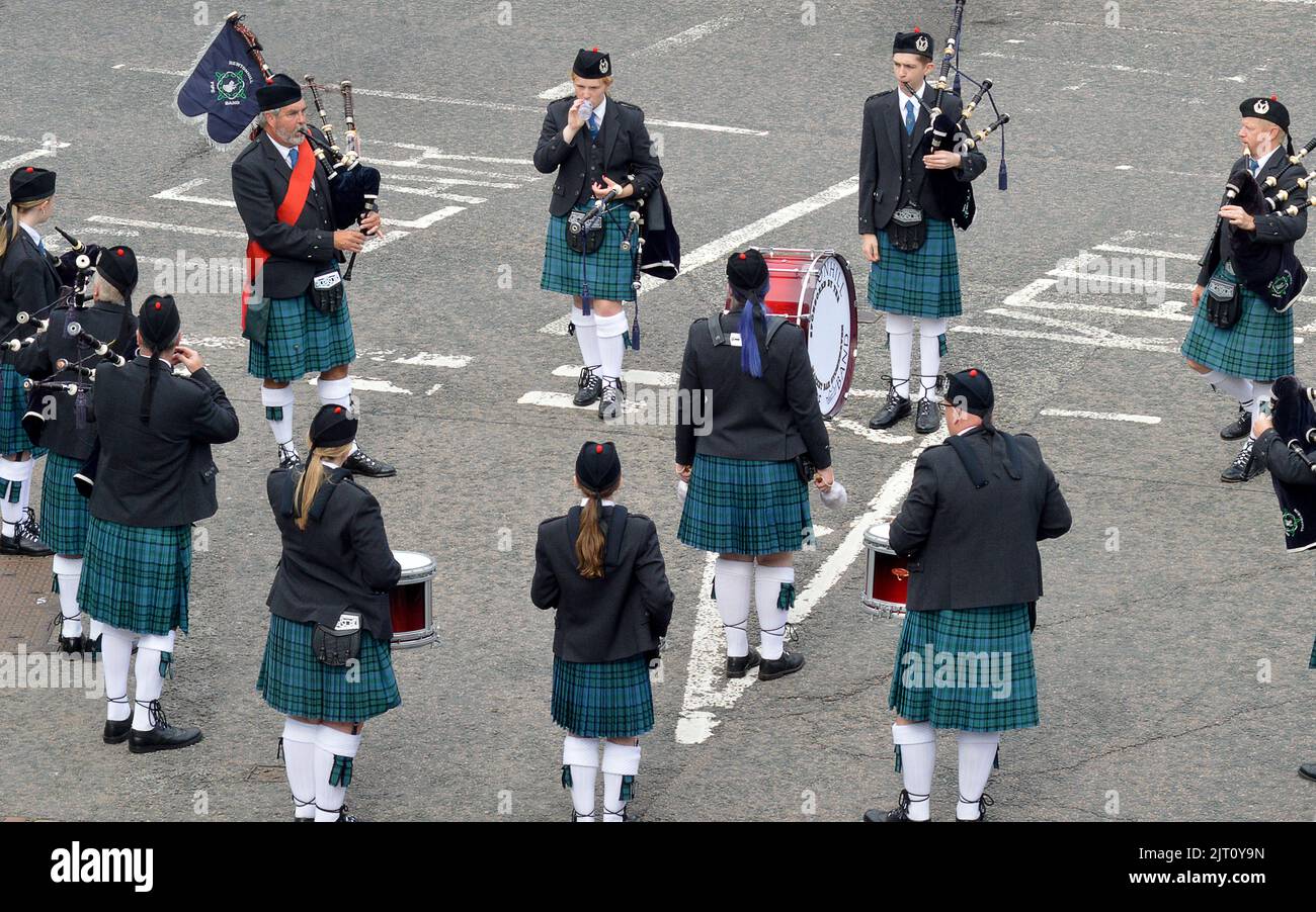 ABERDEEN, SCOTLAND - 27 AUGUST 2022: The Newtonhill Pipe Band play at the Celebrate Aberdeen parade on Union Street. Stock Photo
