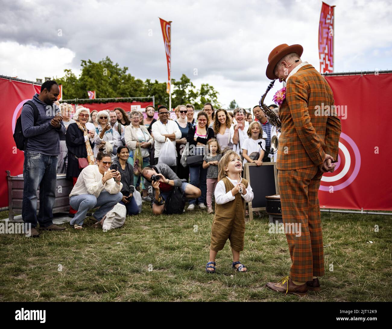2022-08-27 13:44:17 AMSTERDAM - Slampampers during the second day of the Uitmarkt, the national start of the cultural season. ANP RAMON VAN FLYMEN netherlands out - belgium out Stock Photo