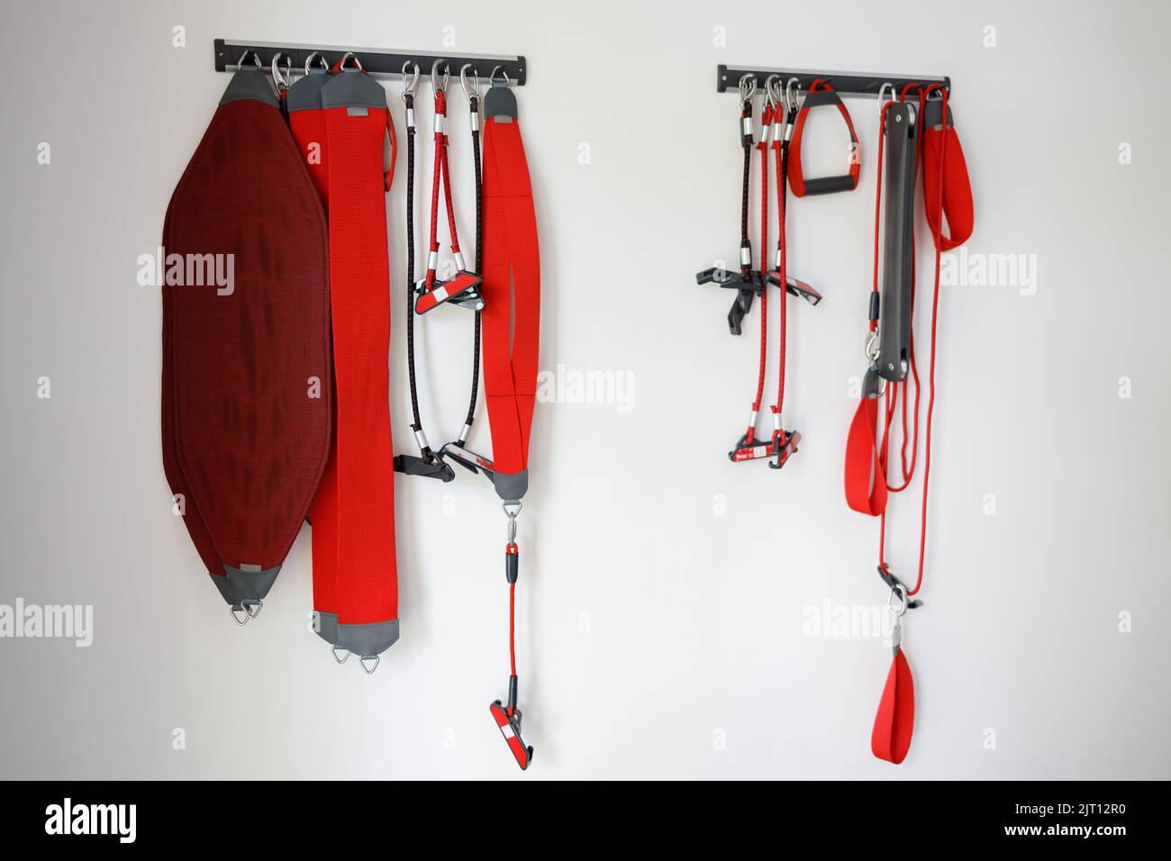 Suspension training physical therapy exercise equipment with red cord