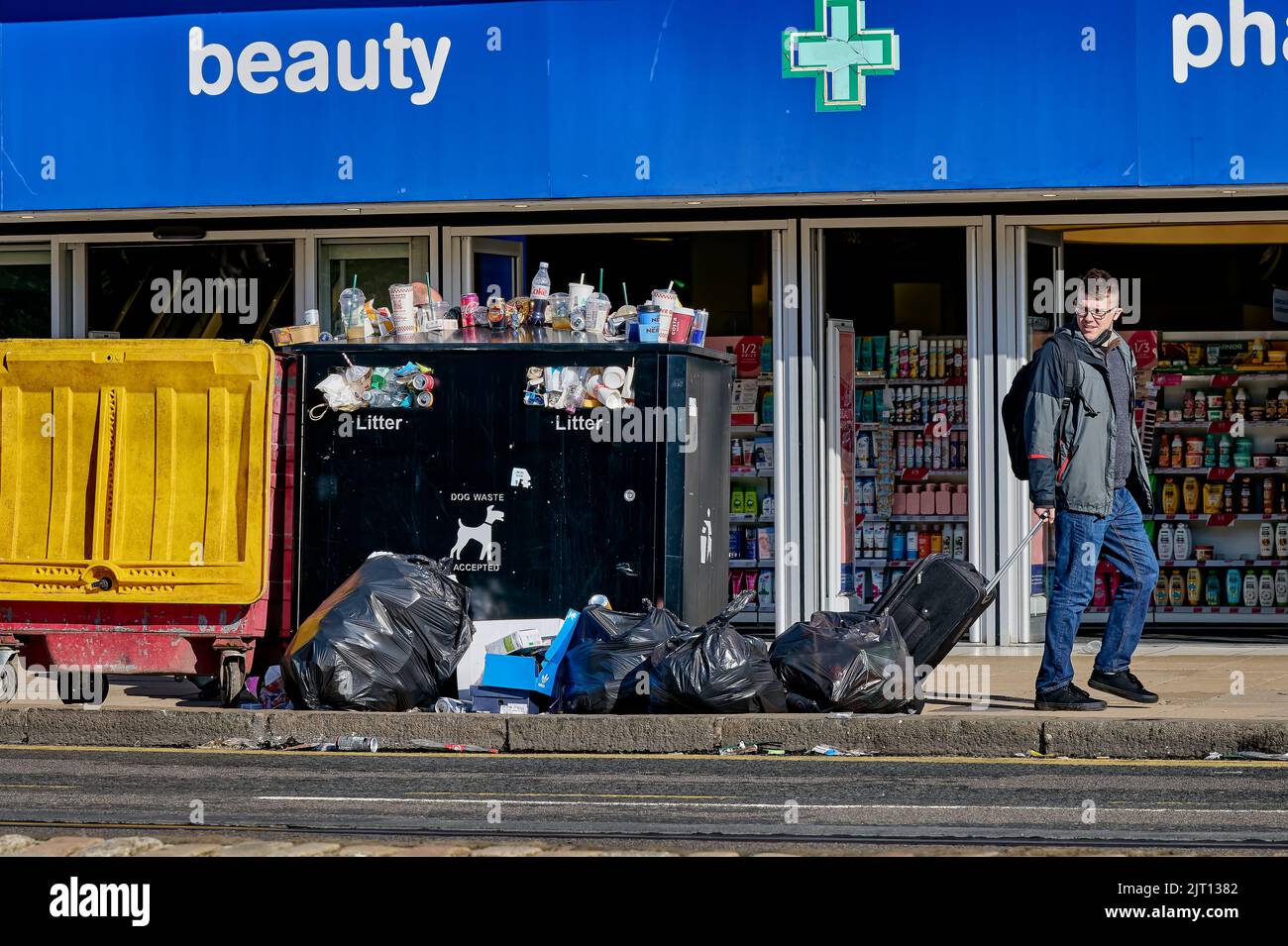 Edinburgh Scotland, UK 27 August 2022. Bins overflow with litter in the