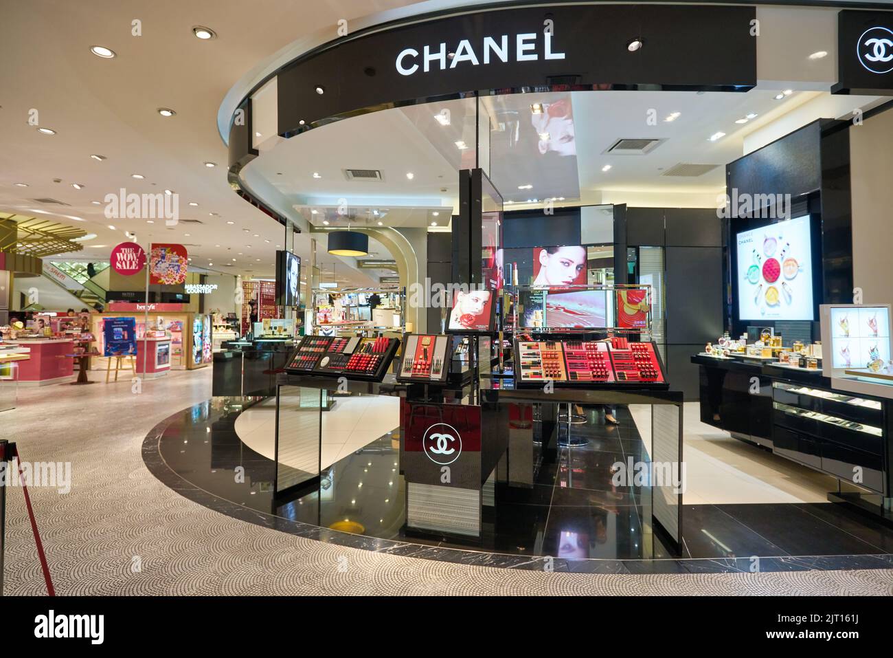 Chanel counter hi-res stock photography and images - Alamy