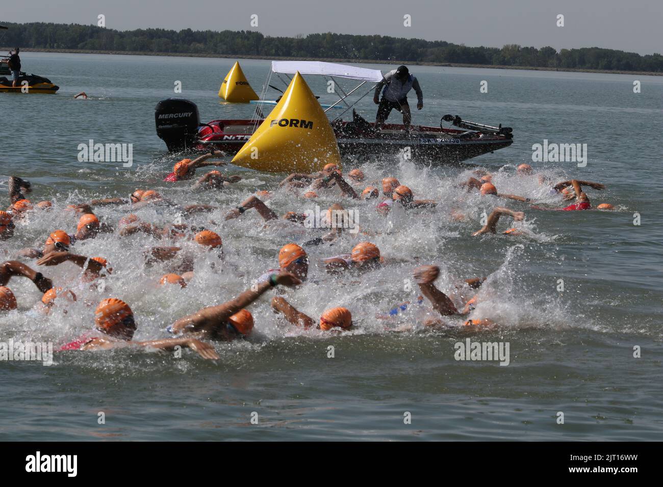 big splash swim start to triathlon Stock Photo Alamy