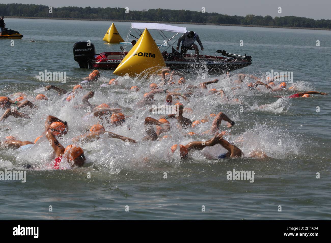big splash swim start to triathlon Stock Photo Alamy