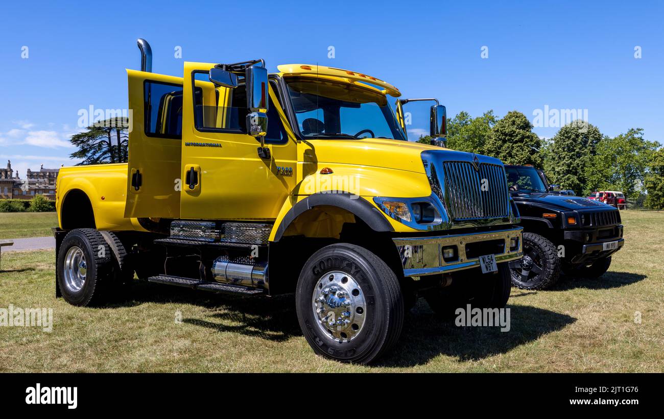 International CXT & Hummer H2, on display at the American Auto Club Rally of the Giants, held at Blenheim Palace on the 10th July 2022 Stock Photo