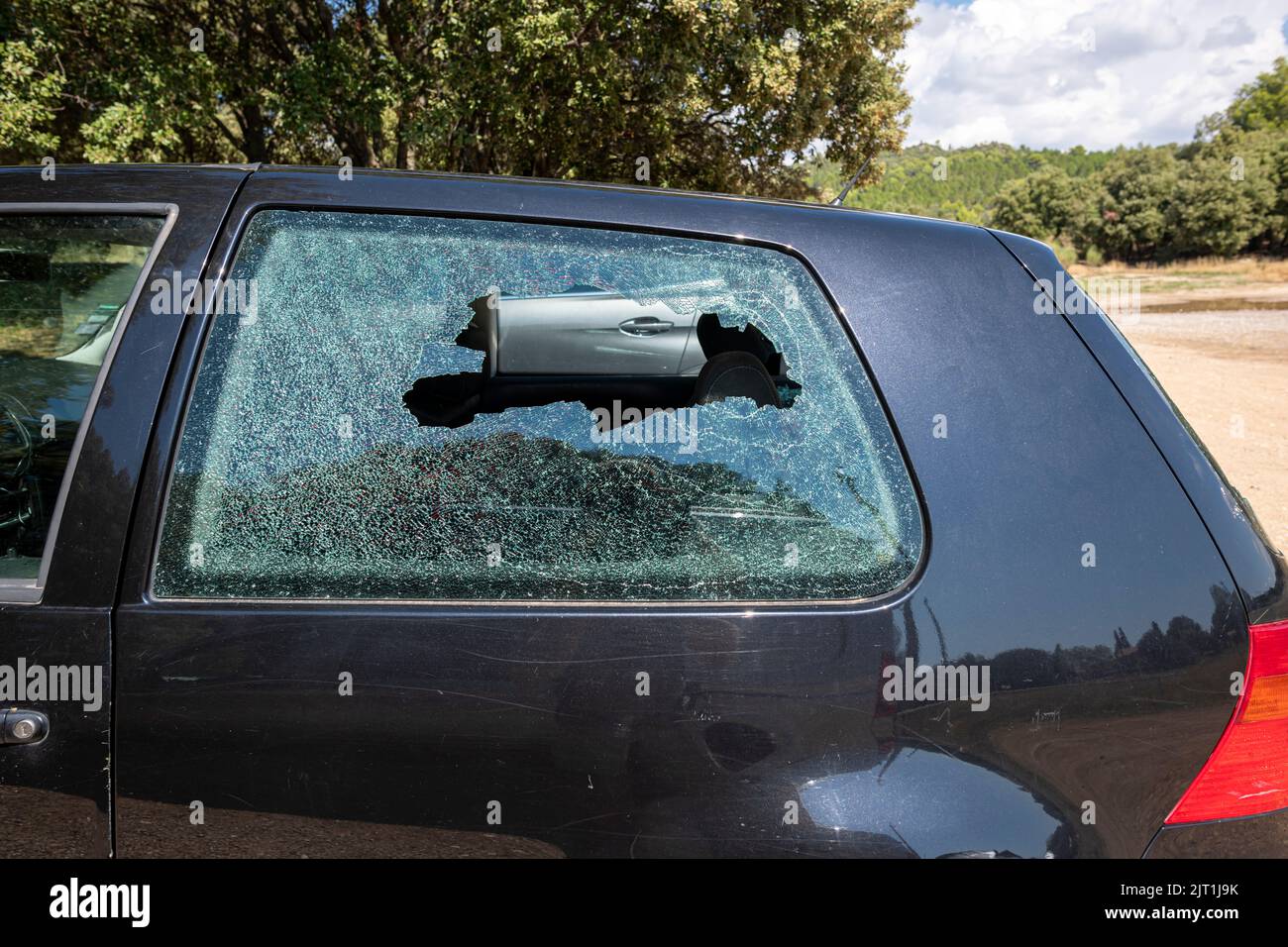 Vandalised car smashed window hires stock photography and images Alamy
