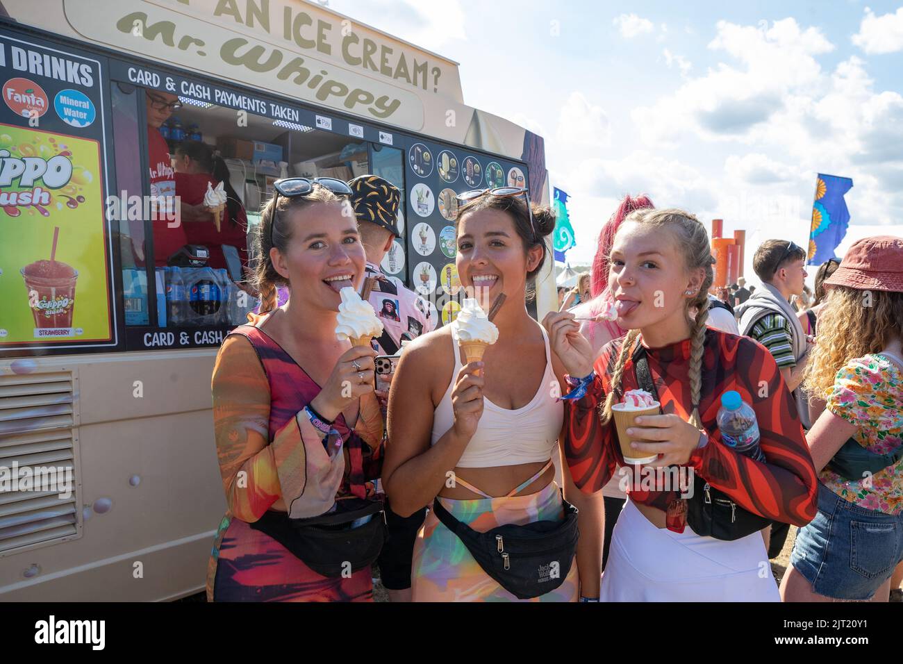 Leeds, UK. Saturday 27 August 2022.  Girls enjoying a ice cream at  Leeds Festival 2022.,© Jason Richardson / Alamy Live News Stock Photo