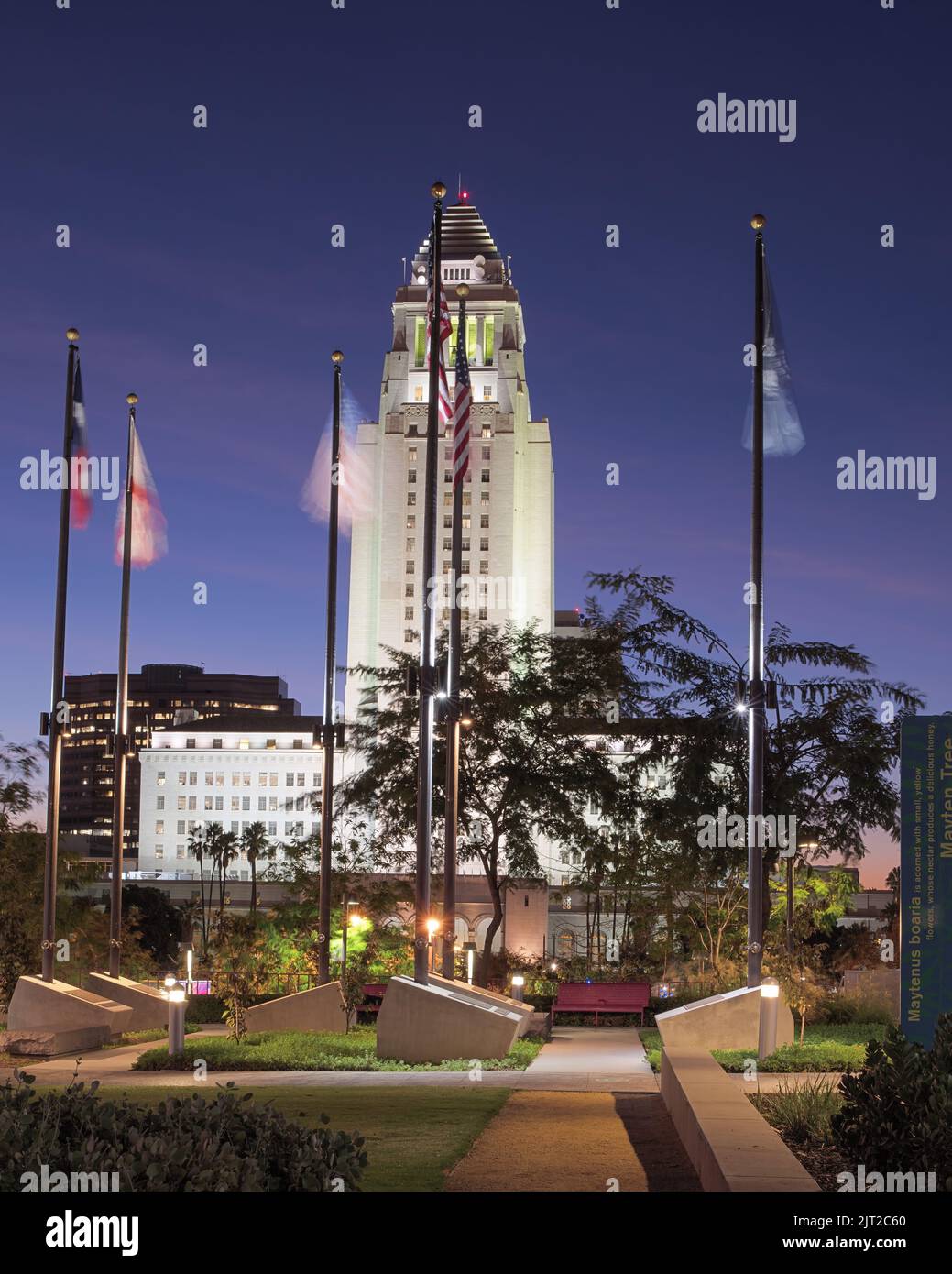 Los Angeles, California, USA - Noviembre 9, 2016: Los Angeles City Hall, looking south, shown at dawn. Stock Photo