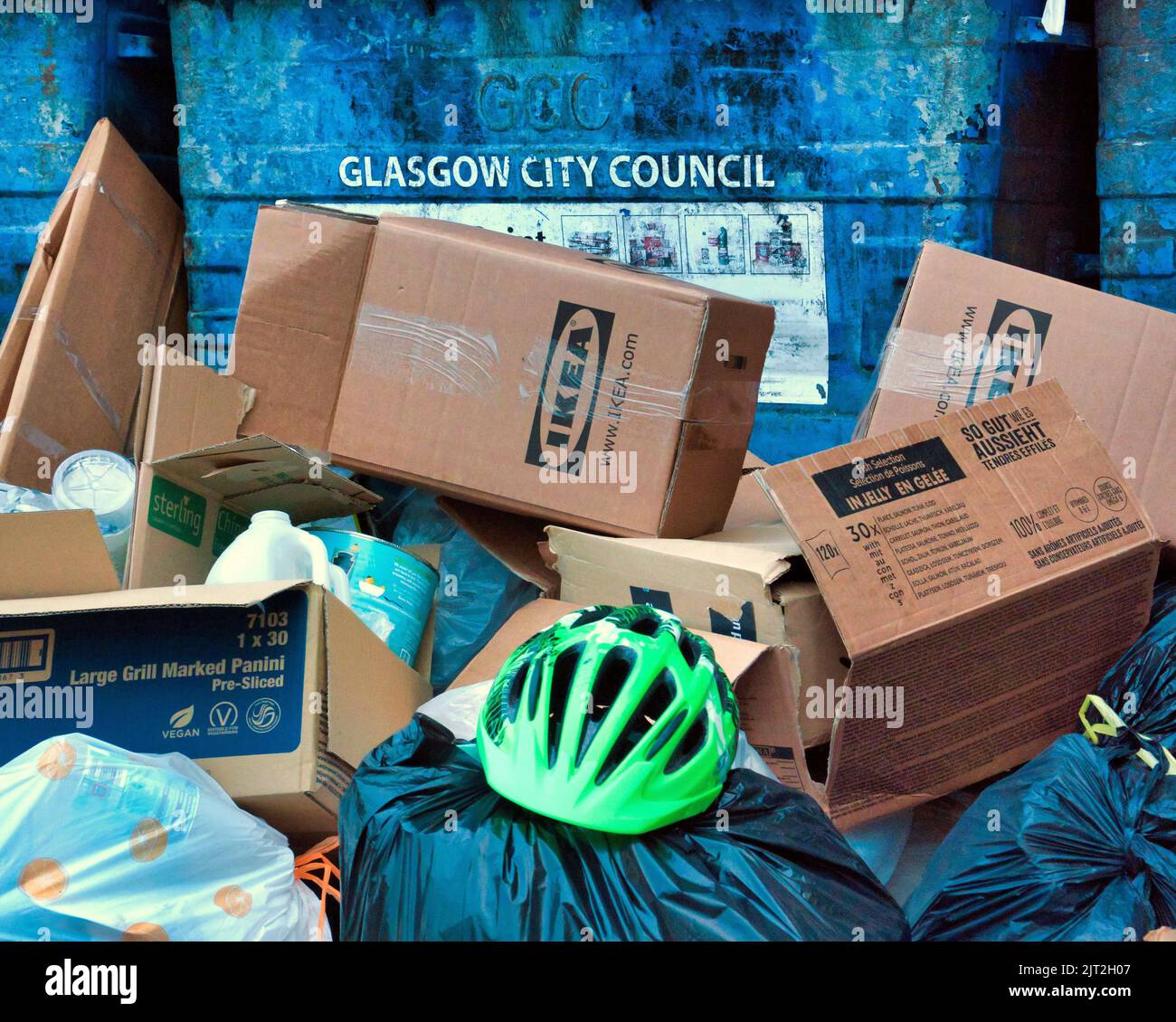Glasgow, Scotland, UK 27th August, 2022. Council bin strike sees its