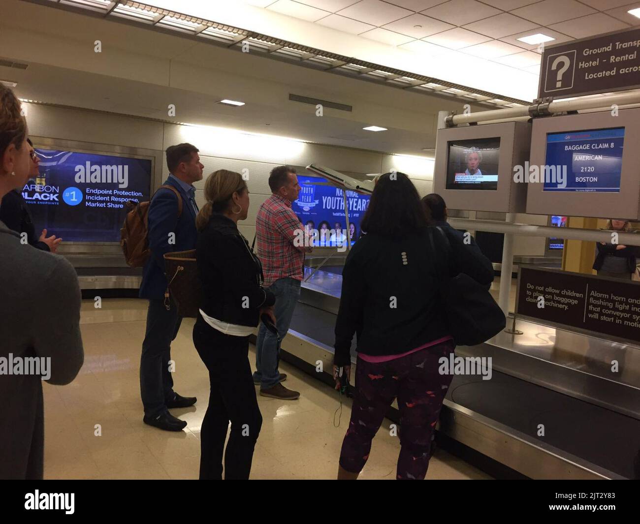 Baggage claim monitors hires stock photography and images Alamy