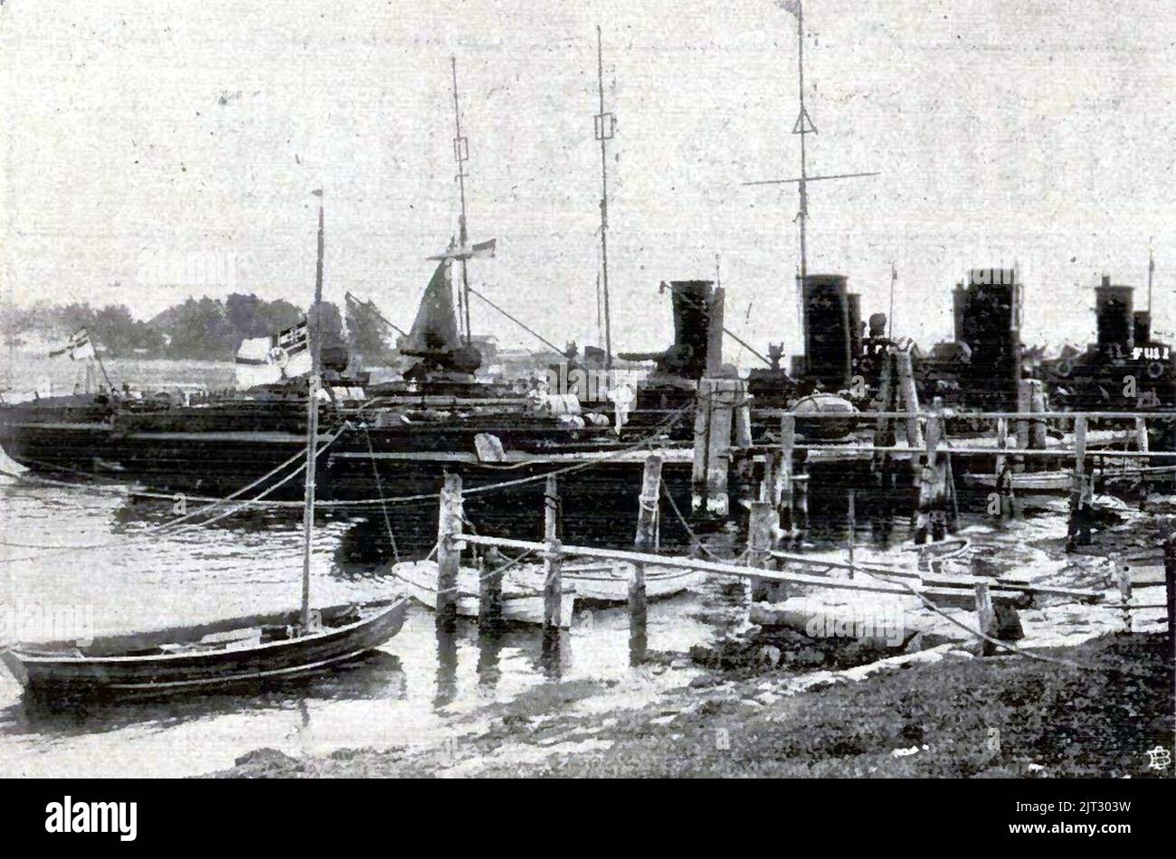 Travemünde Damals – Hochseeflotte – Torpedoflottille – Zollbrücke. Stock Photo