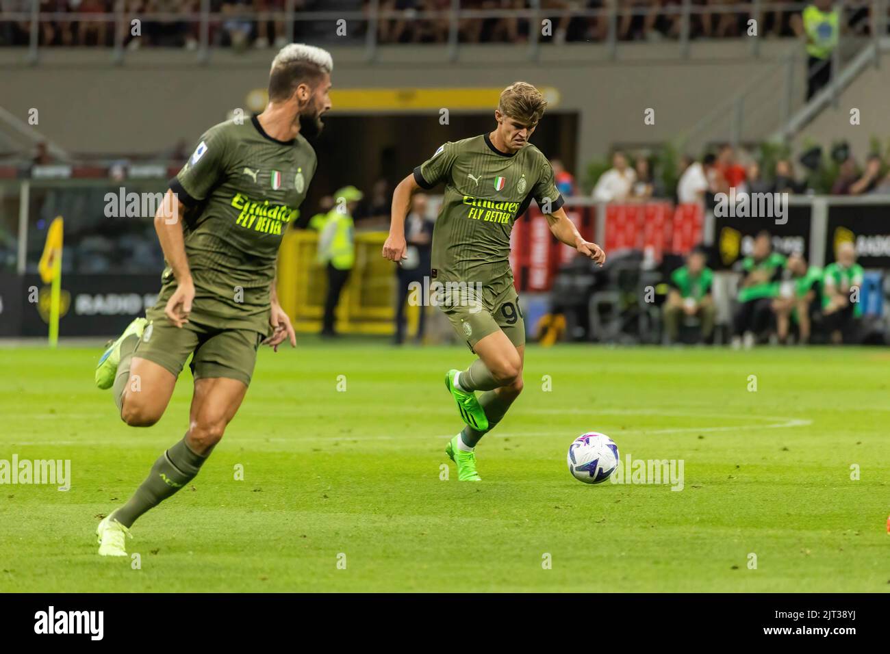 Milano, Italy. 27th Aug, 2022. Charles De Ketelaere (R) of AC Milan seen in action during the Serie A match between AC Milan and Bologna FC at Giuseppe Meazza Stadium in San Siro. (Final score; AC Milan 2:0 Bologna FC) (Photo by Mairo Cinquetti/SOPA Images/Sipa USA) Credit: Sipa USA/Alamy Live News Stock Photo