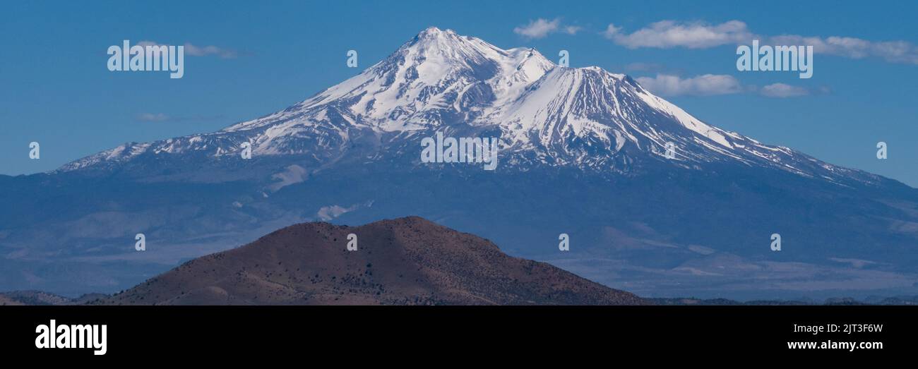 The beautiful snow-capped Mt Shasta in California USA, Panoramic view ...
