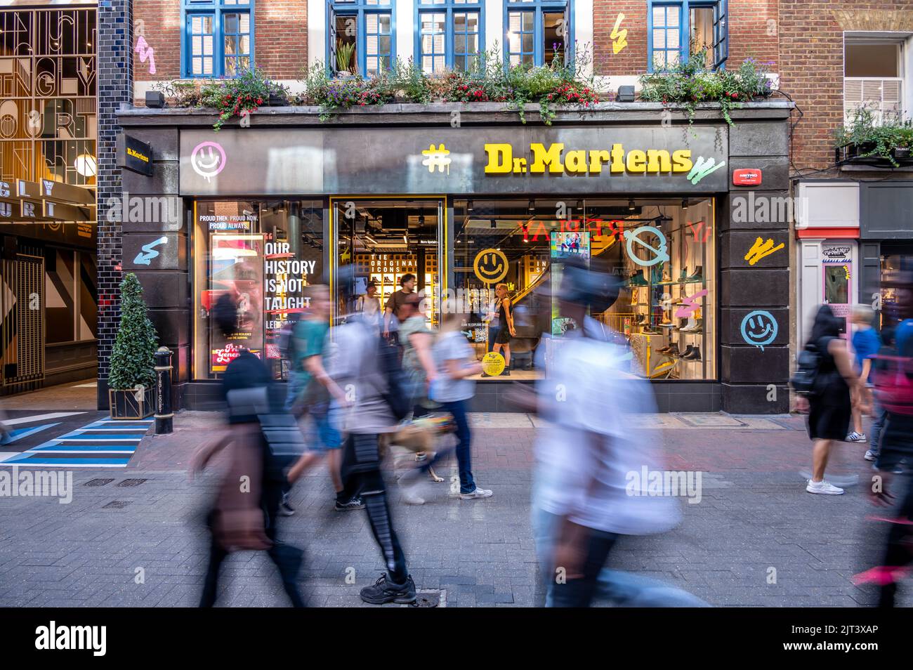 Dr martens carnaby street hi-res stock photography and images - Alamy