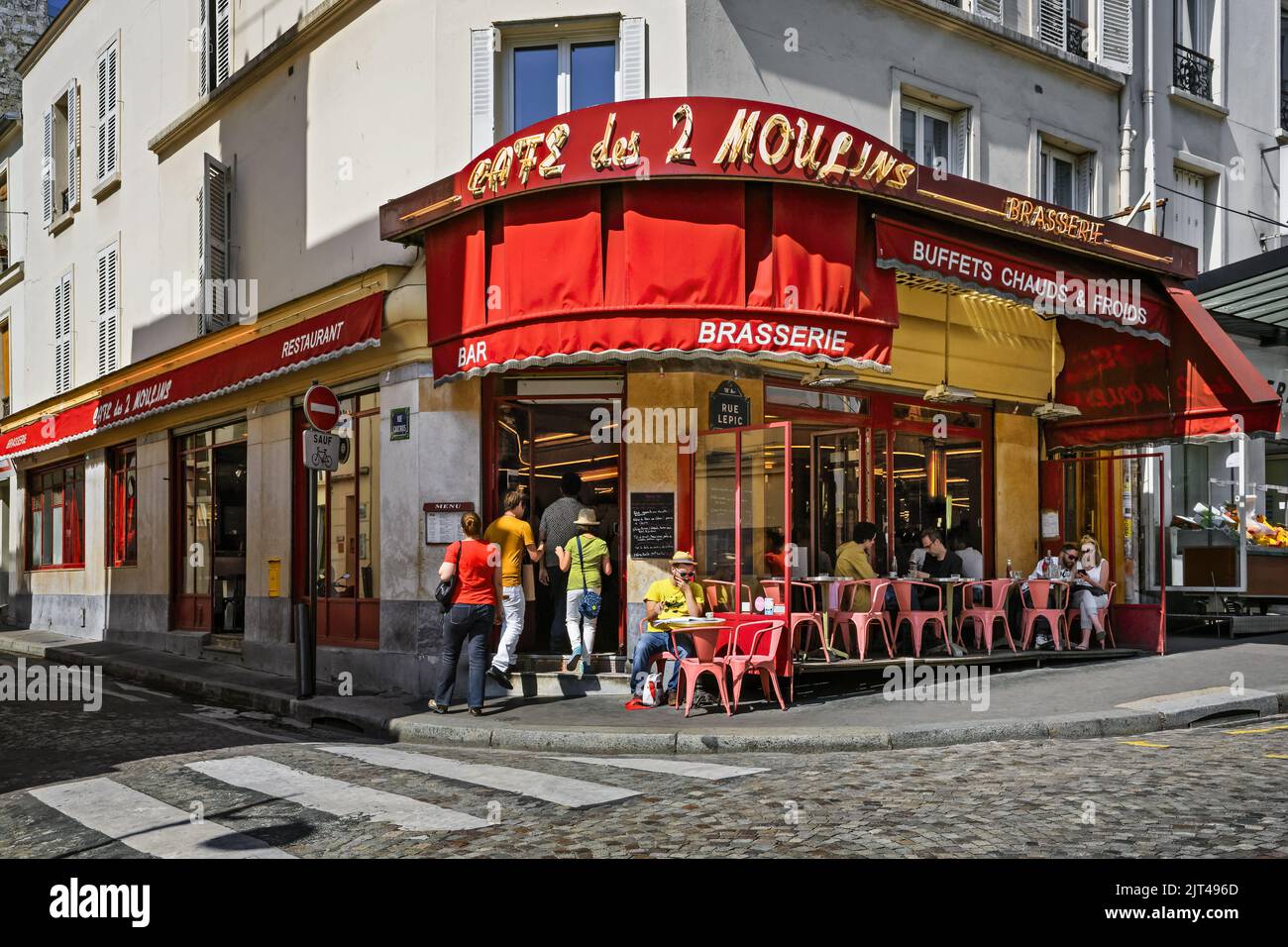 France. Paris (75) 18th district. Montmartre district. Cafe des 2 Moulins (rue Lepic) used as the setting for the famous film The Fabulous Destiny of Stock Photo