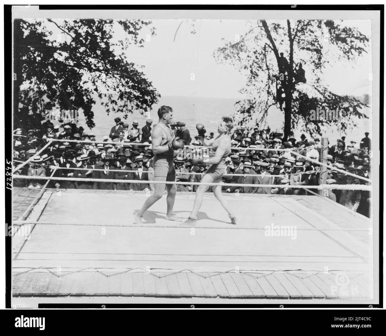 Outdoor boxing ring Black and White Stock Photos & Images Alamy