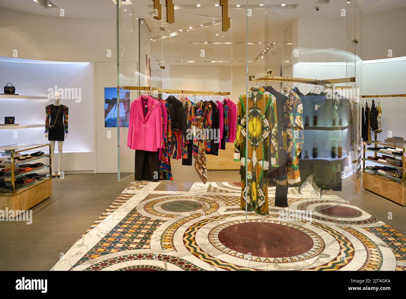 Versace outlet hi res stock photography and images Page 2 Alamy