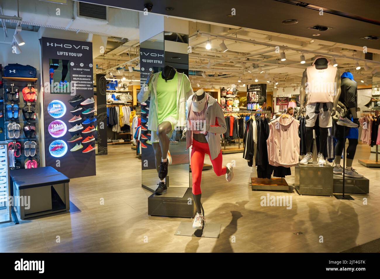 Under armour clothes hi-res stock photography and images - Page 3 - Alamy