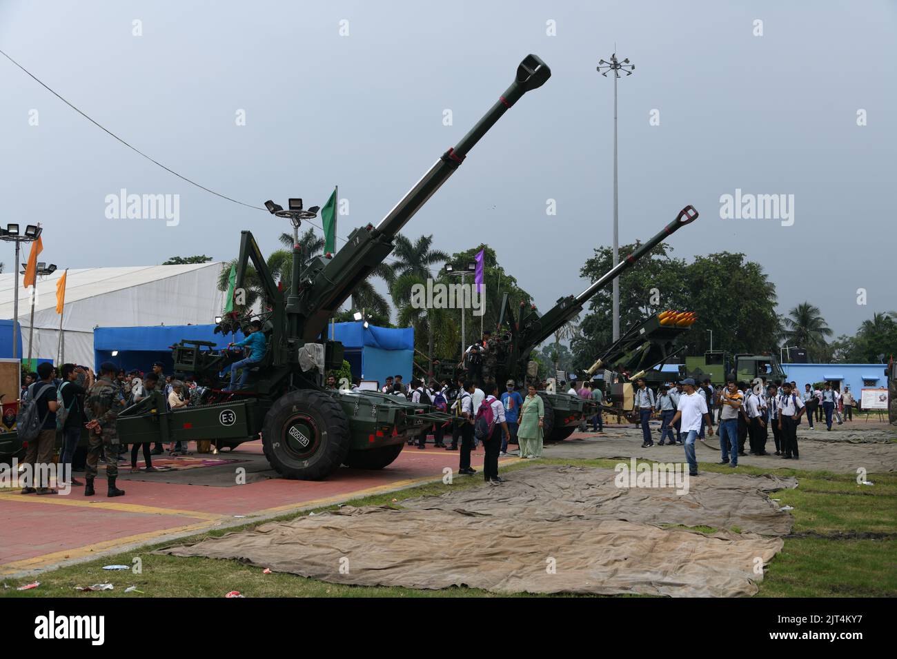 Indian army weapons hi-res stock photography and images - Alamy