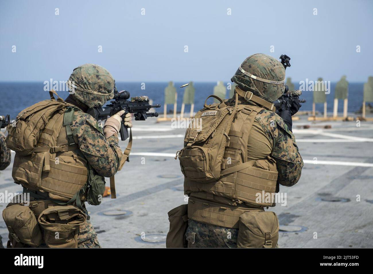 U.S. Marines assigned to Battalion Landing Team, 2nd Battalion, 5th Marine Regiment, 31st Marine Expeditionary Unit (MEU) participate in a live-fire exercise aboard the amphibious transport dock ship USS Denver 140319 Stock Photo