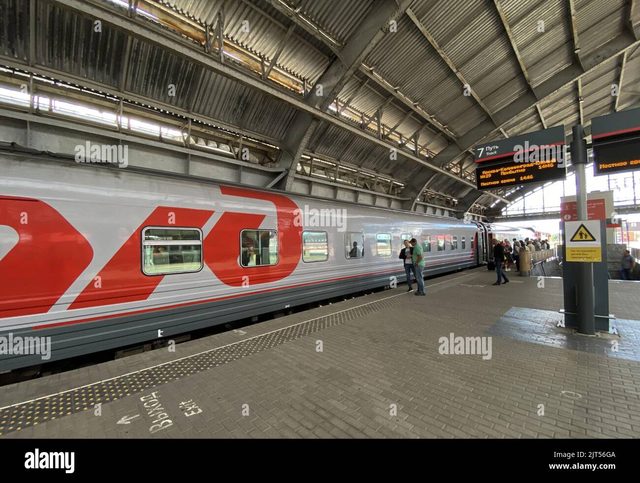 Kaliningrad, Russia. 17th July, 2022. A Russian State Railways train stands in Kaliningrad's southern station after its arrival from Moscow. (to 'Baltic Sea exclave Kaliningrad continues to complain about sanctions pressure - and threatens') Credit: Ulf Mauder/dpa/Alamy Live News Stock Photo