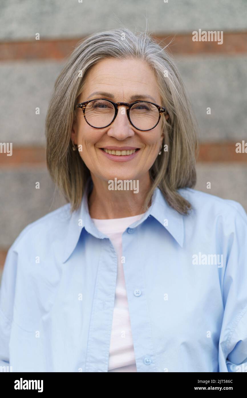 Gorgeous mature woman hi-res stock photography and images - Alamy