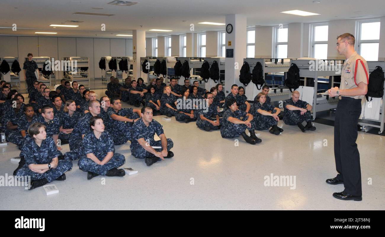 U.S. Navy recruits with the Recruit Training Command at Naval Station Great Lakes in Illinois listen to a presentation by Petty Officer 2nd Class Chris Shaw, right, their recruit division commander, Sept 110908 Stock Photo