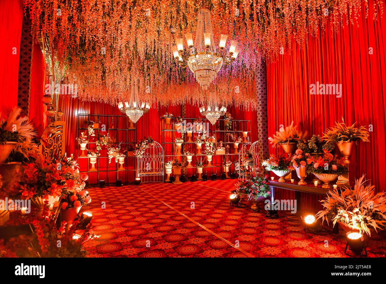 Beautiful Mehnd Stage Setup with Swing Umbrellas Decoration Mehndi Sangeet  Event Decor Swing Seat