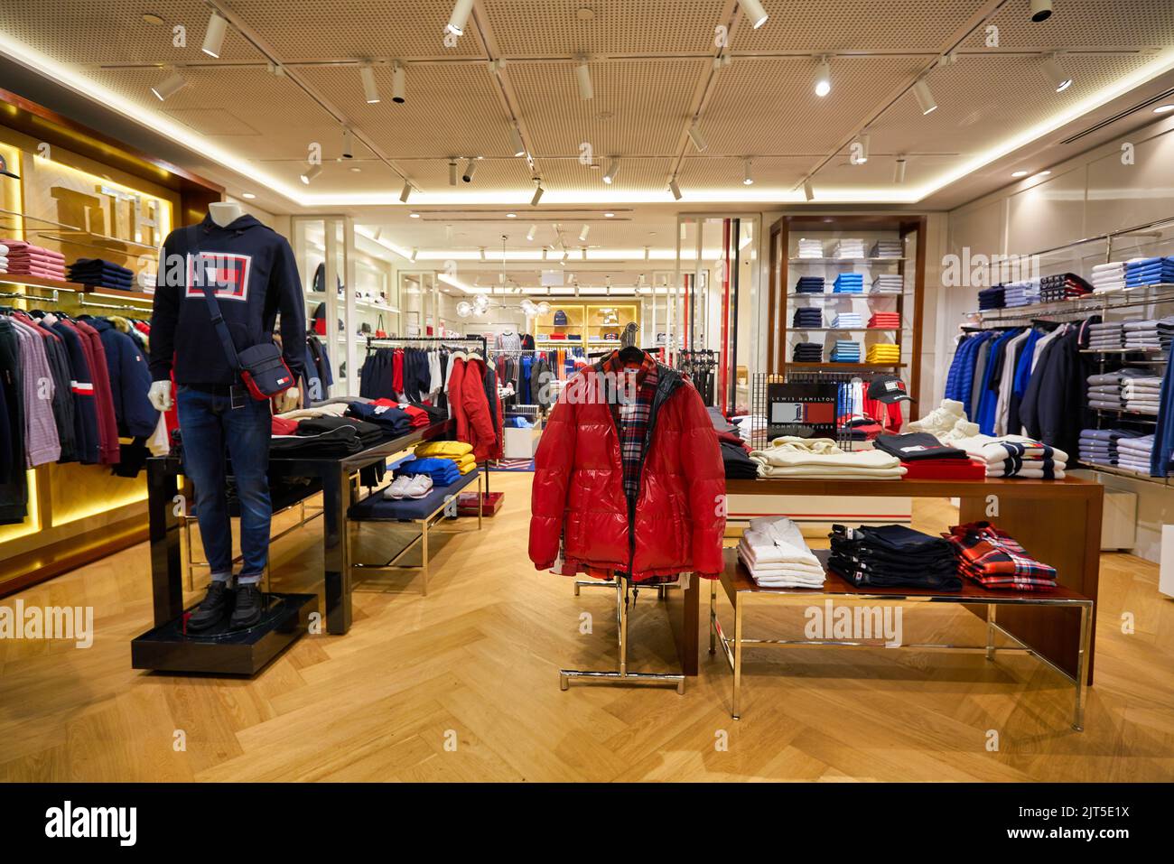 Tommy hilfiger clothes hi-res stock photography and images - Page 2 - Alamy