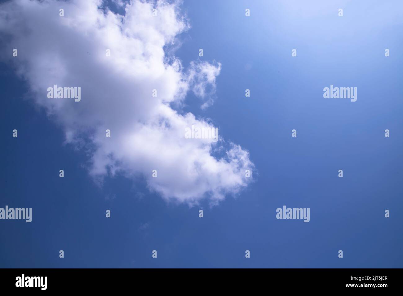 Background blue sky white hi-res stock photography and images - Alamy