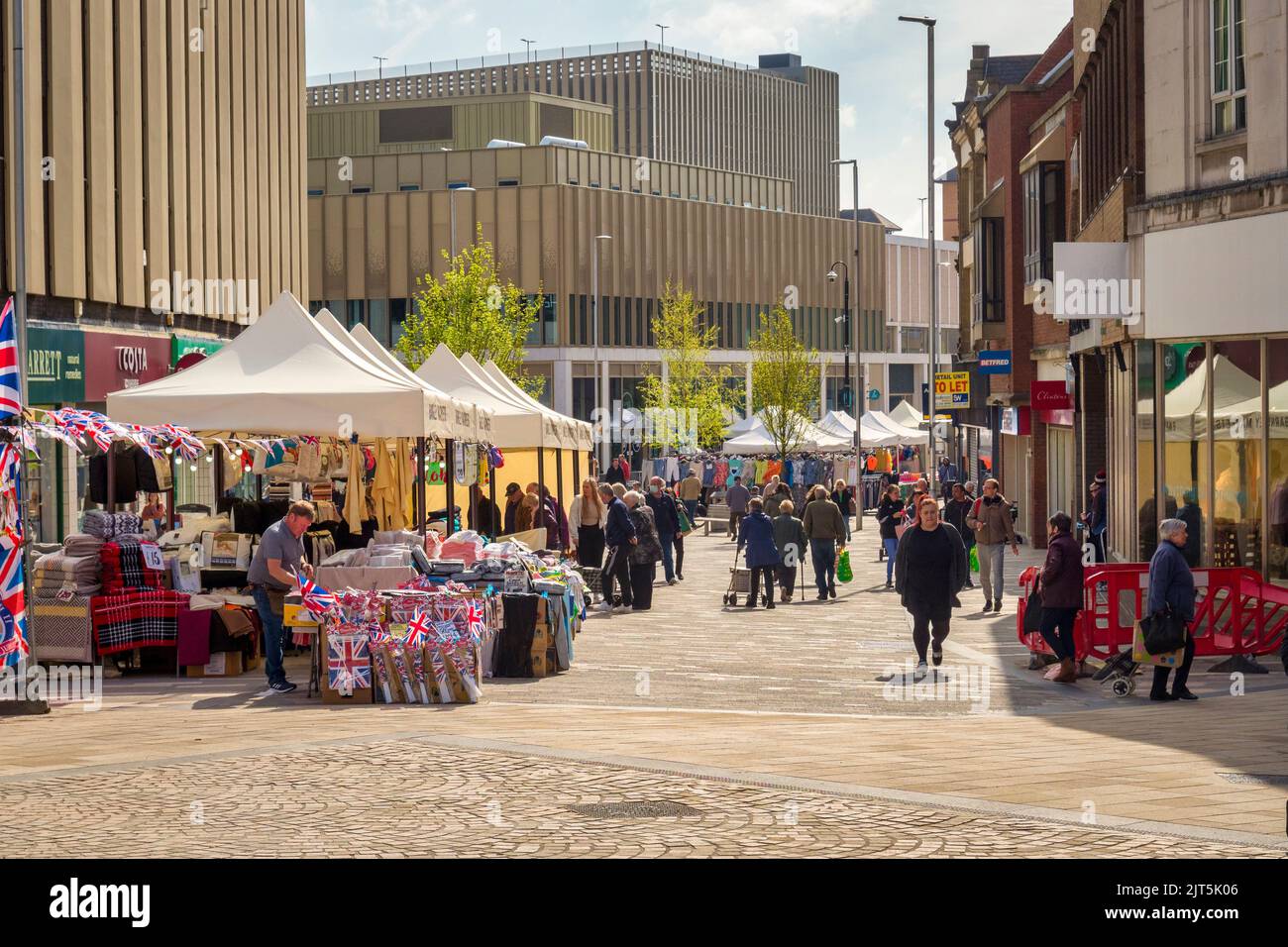 22 April 2022: Barnsley, South Yorkshire, UK - Street market in Barnsley on a fine spring morning. Stock Photo