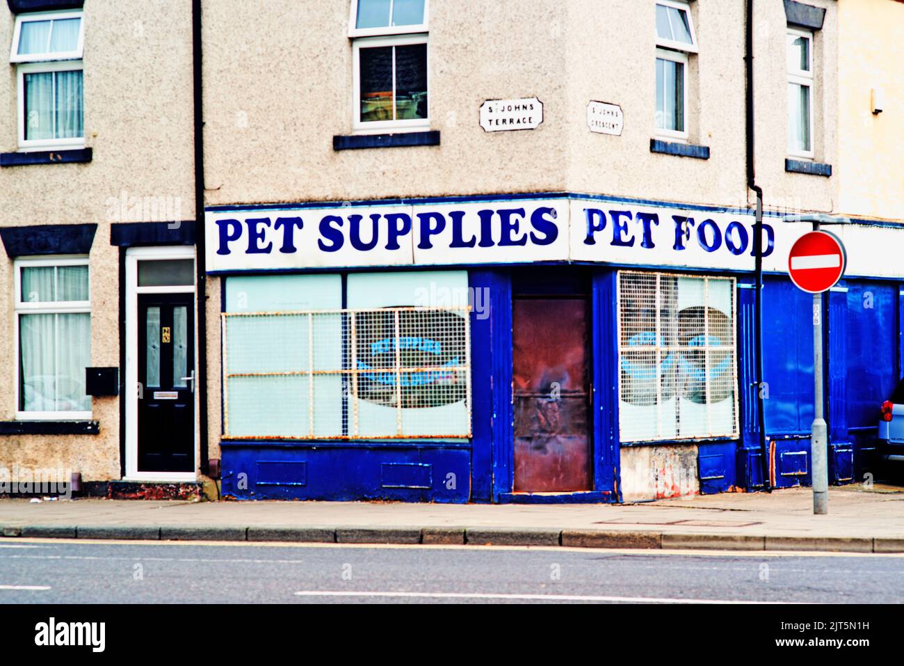 Closed Pet Supplies Store, St Johns Terrace, Darlington, England Stock Photo